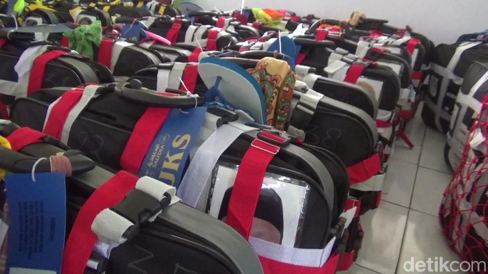 Koper milik calon jemaah haji asal Subang dipasangi barang unik.