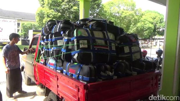 Koper milik calon jemaah haji asal Subang dipasangi barang unik.