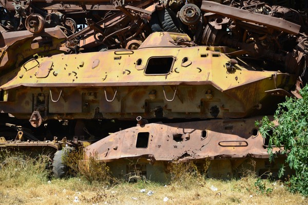 Tank yang berjumlah ratusan ini adalah sisa-sisa perang Eritrea dan Ethiopia. (Getty Images/iStockphoto)