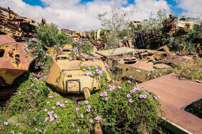 Kuburan Tank di Kota Asmara
