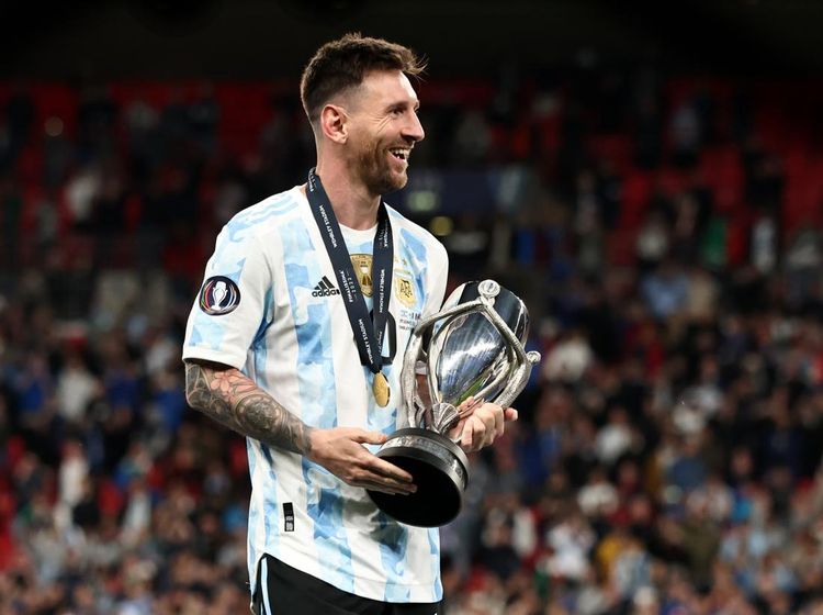Messi Dapat Trofi ke-40 tapi Bukan Peraih Piala Terbanyak di Sepakbola