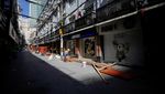 Ramai-ramai Bongkar Pagar Pembatas Usai Shanghai Perlonggar Lockdown