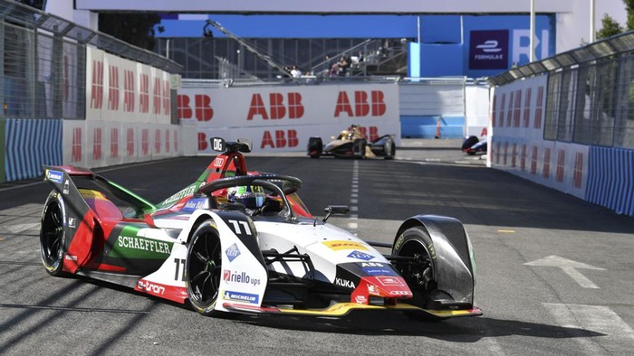 Audi Sport Team ABTs Brazilian driver Lucas Di Grassi steers his car during qualifications ahead of the Rome E-Prix leg of the Formula E season 2018-2019 electric car championship in the EUR district of Rome on April 13, 2019. (Photo by Andreas SOLARO / AFP)