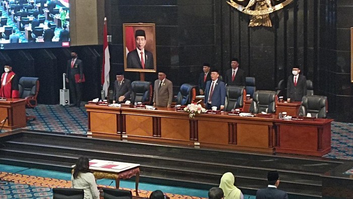 M Taufik (berjas coklat) hadiri pelantikan Wakil Ketua DPRD DKI Jakarta pengganti dirinya, Kamis (2/6/2022).