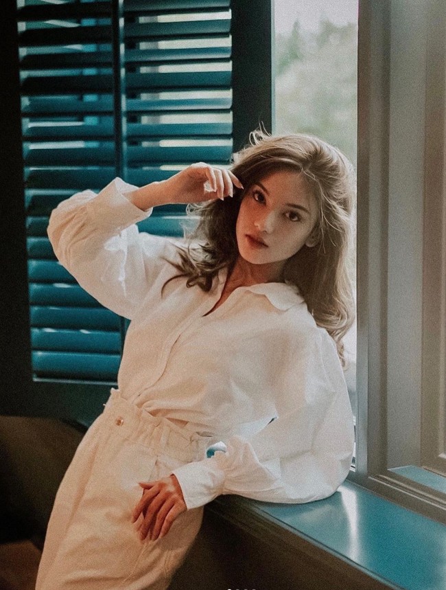 Dalam video perayaan ulang tahun Afgan pada 27 Mei 2022, Malika tampak memberikan kejutan sambil membawa kue ulang tahun untuk Afgan. Keduanya terlihat mesra di depan Rossa. Video tersebut pun langsung viral di media sosial. Foto: Instagram/@malika.bstr