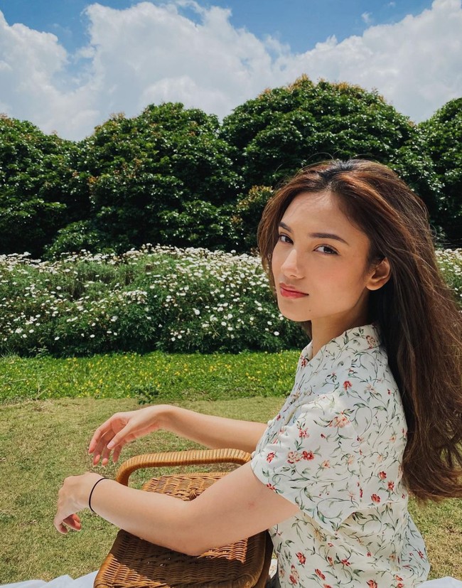 Melihat dari akun Instagramnya diketahui jika Malika Bestari sempat beberapa kali menjadi model untuk beragam produk. Tak hanya itu saja, Malika juga senang membagikan foto-foto travellingnya dengan pemandangan-pemandangan yang indah. Foto: Instagram/@malika.bstr