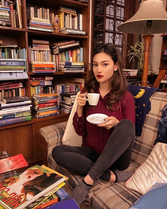 Walaupun digosipkan menjadi pacar baru Afgan, namun di akun Instagramnya sendiri Malika terlihat tidak pernah mengunggah foto bersama Afgan ataupun pria-pria lain yang diduga menjadi kekasihnya. Foto: Instagram/@malika.bstr