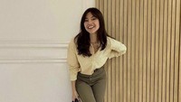 Semua itu berawal dari sebuah video di TikTok yang memperlihatkan Malika Bestari dirangkul oleh Afgan. Foto: Instagram Malika Bestari