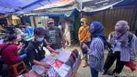 Bagi travelers yang tidak bisa mencoba penganan dengan babi, Petak Sembilan juga memiliki pedagang yang menjual menu-menu khusus untuk vegetarian. Warung vegetarian ini terletak tepat di sebrang penjual bakpia. Warung ini menawarkan beragam menu mulai dari ‘rendang’, ‘ayam’ asam manis, sate, dan masih banyak lagi. Menu-menu ini umumnya terbuat dari tahu, gluten, dan protein nabati. 