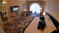 Penampakan kamar yang super mewah di hotel St. Regis Doha yang akan digunakan sebagai tempat menginap para pemain peserta Piala Dunia Qatar 2022. (Karim Jaafar/AFP/Getty Images)