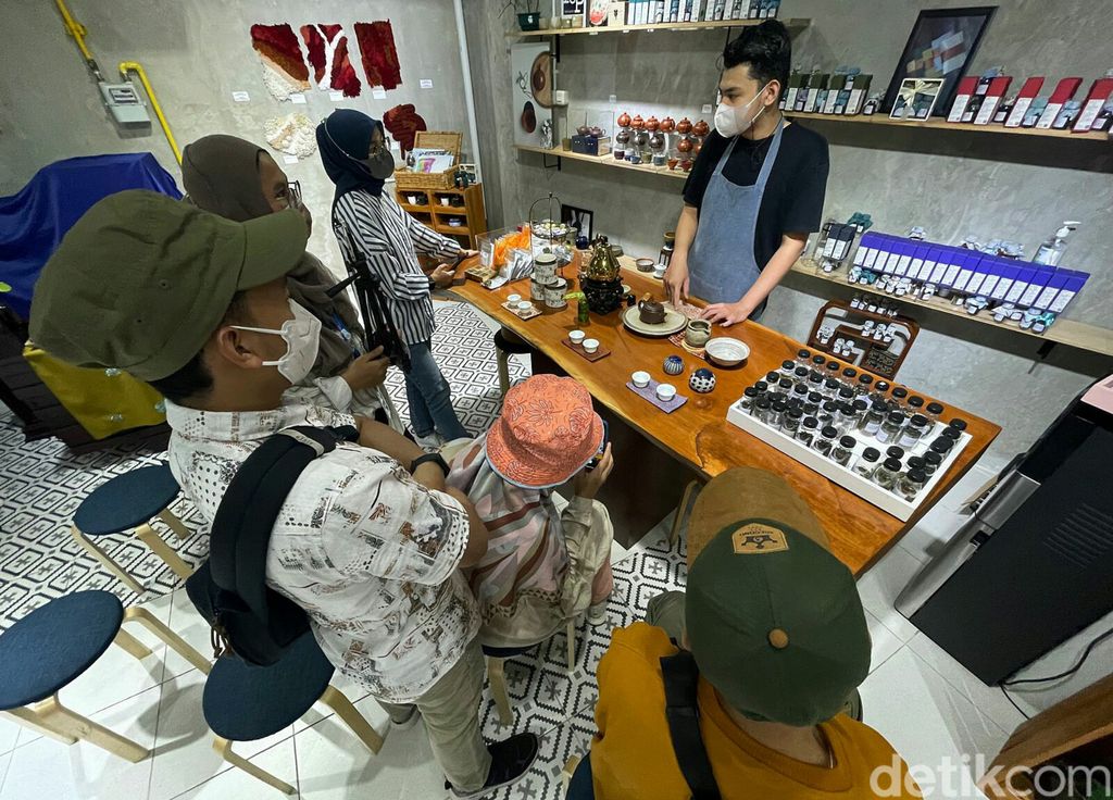 Menikmati minuman teh dan berkenalan dengan tradisi minum teh ala Tionghoa di Petak 6 Glodok