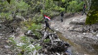 Dengan total panjang garis perbatasan mencapai 268,8 km, terdapat empat kabupaten di Nusa Tenggara Timur yang berbatasan darat dengan Timor Leste yaitu Kabupaten Kupang, Kabupaten Timor Tengah Utara (TTU), Kabupaten Belu dan Kabupaten Malaka.
