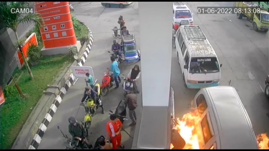 Heboh Mobil Terbakar saat Isi BBM di Mandailing Natal