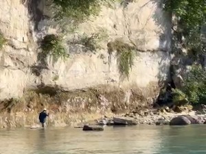 Saat Ridwan Kamil Sisir Sungai Aare Swiss Mencari Eril