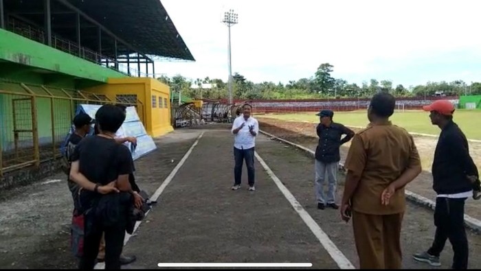 Panpel PSM memantau kesiapan Stadion Gelora BJ Habibie Parepare