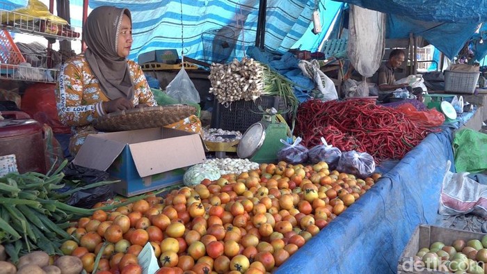Pedagang di Pasar Marasa, Kecamatan Wonomulyo, Polman, Sulbar.