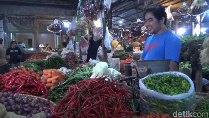 Pedagang sayur di pasar Purwakarta.