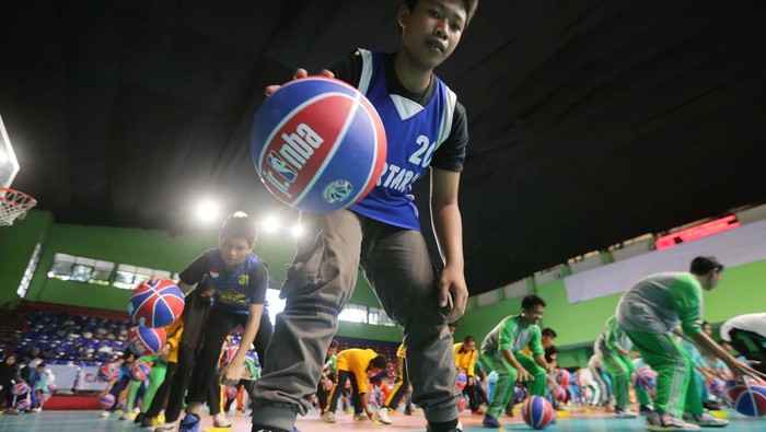 Pelatihan Basket untuk Guru Olahraga Pelatihan basket diberikan kepada 450 guru dari madrasah di bawah naungan Kemenag. Pelatihan ini untuk menetapkan standar bagaimana olahraga seharusnya diajarkan.