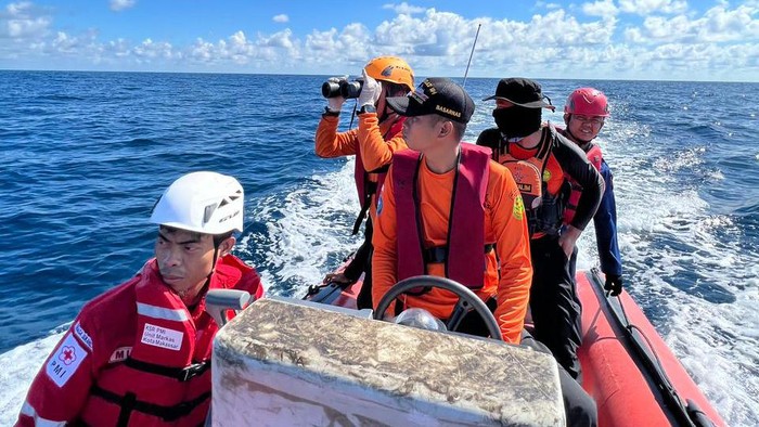 Pencarian korban hilang tenggelamnya KM Ladang Pertiwi di Selat Makassar. (Dok. Istimewa).