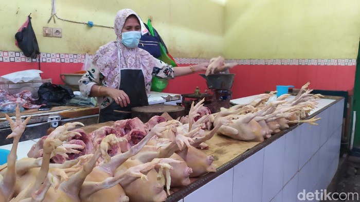 Penjual ayam di Lamongan