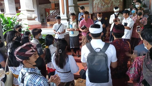 Persadha Nusantara, alumni SMA Bali Mandara serta FKPP Bali mendatangi Kantor DPRD Bali untuk menyampaikan aspirasi, pada Kamis (2/6/2022).