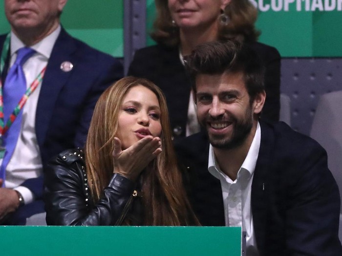 MADRID, SPAIN - NOVEMBER 24: Singer Shakira (L) and her husband and footballer Gerard Pique of FC Barcelona (R) react in the stands as they watch the singles final match between Rafael Nadal of Spain and Denis Shapovalov of Canada during Day Seven of the 2019 Davis Cup at La Caja Magica on November 24, 2019 in Madrid, Spain. (Photo by Alex Pantling/Getty Images)