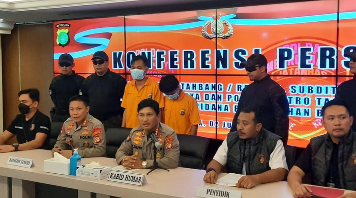 Polda Metro Jaya merilis kasus pembunuhan pria yang mayatnya ditemukan dalam karung di Tangerang