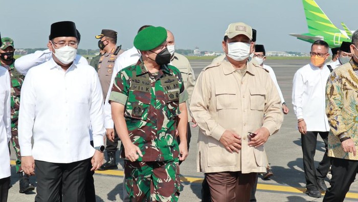 Prabowo Subianto bersama ketua Gerindra Jatim Anwar Sadad