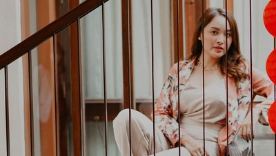 7 Potret Prima Alvernia, Pembaca Berita yang Bikin Netizen Betah