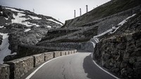 Stelvio Pass menghubungkan antara dua wilayah, Valtellina dan Meran. Dua destinasi wisata ski dan penuh lanskap alam yang cantik.   