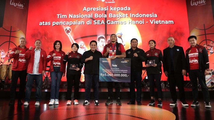 Raih Emas SEA Games 2021, Timnas Basket Terima Apresiasi Timnas basket Indonesia meriah medali emas pada SEA Games 2021 di Vietnam. Mereka pun mendapat penghargaan dan uang apresiasi.
