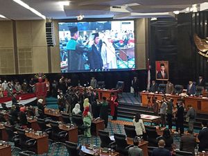 Kelakar Ketua DPRD DKI Pakai Baju Biru: M Taufik Mau Transfer ke Biru