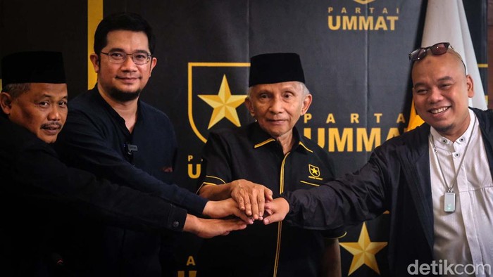 Saat Amien Rais dkk Usul e-Voting Pemilu Pakai Sistem Blockchain Partai Ummat mengusulkan e-Voting Pemilu 2024 memakai sistem blockchain. Hal ini disampaikan Amien Rais dkk dalam jumpa pers.
