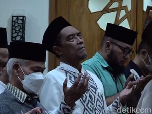 MUI Jabar Bersama Keluarga Ridwan Kamil Gelar Salat Gaib di Bandung