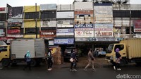 Achmad Sofiyan atau yang akrab disapa Mas Sofiyan kemudian menggandeng teman-temannya yang memiliki ketertarikan dengan lingkungan dan tata kota hingga akhirnya terbentuklah Ngopi Jakarta, sebuah komunitas yang menjadi wadah untuk belajar bersama. Dengan tujuan untuk memperkenalkan dan mengapresiasi ruang, kota, sejarah, dan budaya dari tempat-tempat yang dikunjungi.