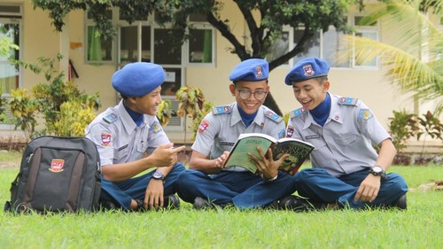 Siswa SMA Bali Mandara saat melakukan kegiatan di sekolah.