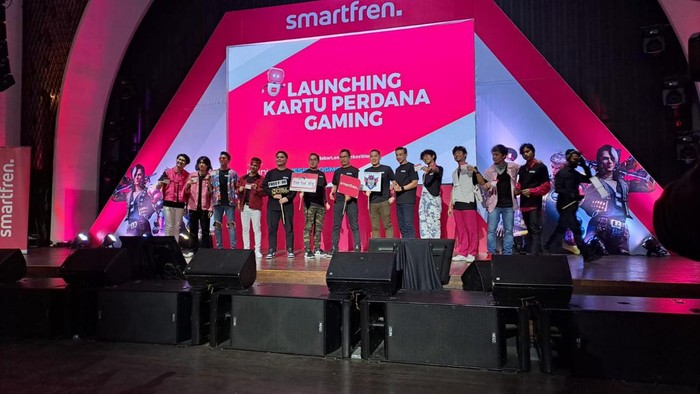 Smartfren resmi meluncurkan kartu perdana gaming seharga Rp 16 ribuan saja. Smartfren pun menggandeng Infinix serta Genesis Dogma untuk dukungan.
