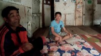 Ibu Fajar, Elin mengaku sebelumnya sempat melarang Fajar untuk melanjutkan kuliah. Sebab, dia menyadari tak memiliki biaya untuk mendukung Fajar.