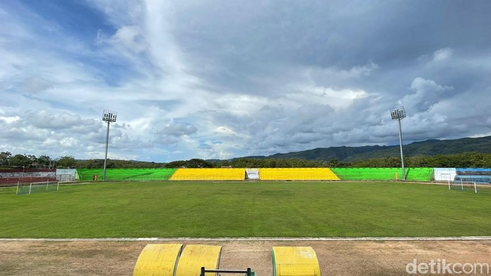 Wali Kota Parepare Taufan Pawe dan Panpel PSM memantau kesiapan Stadion Gelora BJ Habibie Parepare.