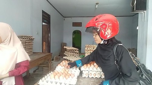 Suasana Pasar Tradisional Dompu, Kamis, (2/6/2022).