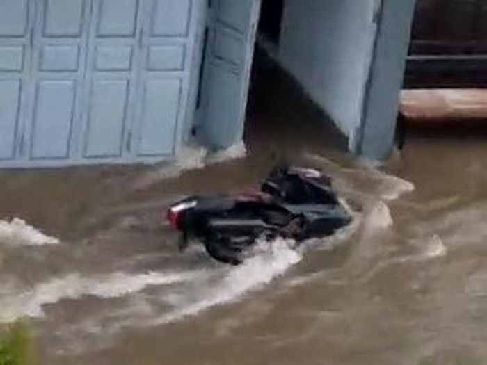 Tangkapan layar video banjir bandang di Wonosobo, Kamis (2/6/2022) sore.