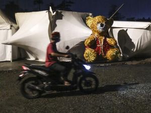 Tenda Acara Lebaran Depok di Sawangan Roboh Diguyur Hujan Angin
