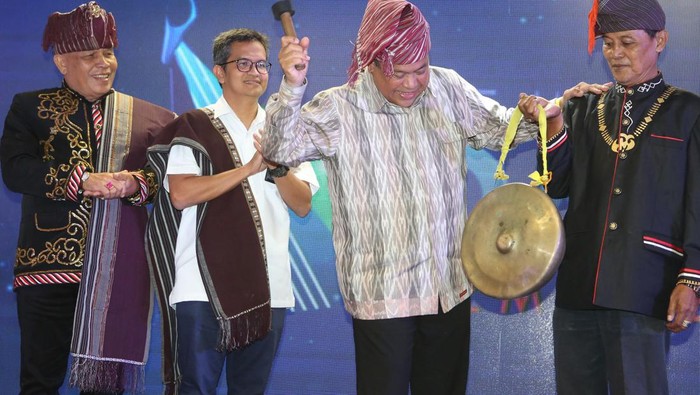 Terobosan Promosi Pariwisata Kreatif dalam Semangat G20 Semesta Dairi Memanggil merupakan program penguatan destinasi pariwisata dan kebudayaan dengan cara menerapkan konsep promosi pariwisata kreatif dengan terobosan baru di dalam semangat G20.
Selain itu, kegiatan ini juga bertujuan mengenalkan Dairi dengan berbagai kekayaan alam, budaya dan masyarakatnya yang selama ini tidak terdengar.