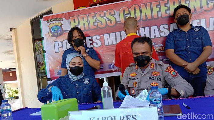 Tersangka kasus pembunuhan di Sulut ditangkap usai 11 tahun buron. (detikcom/Trisno Mais).