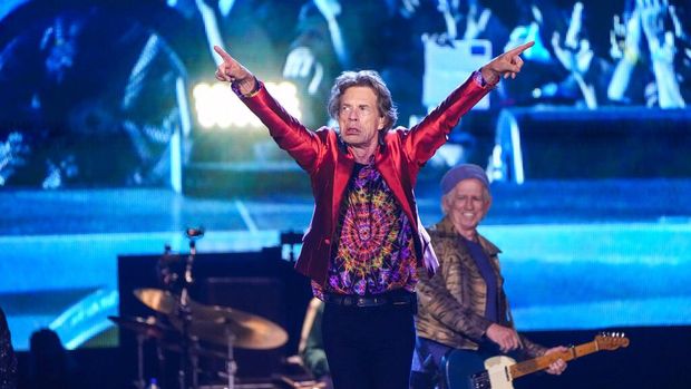 Mick Jagger, centre, Ronnie Wood, left, and Keith Richards, right, of the band the Rolling Stones, performs during their Sixty Stones Europe 2022 tour at the Wanda Metropolitano stadium in Madrid, Spain, Wednesday, June 1, 2022. (AP Photo/Manu Fernandez)