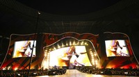 Tur bertajuk SIXTY terdiri dari 14 konser yang dimulai di Madrid pada 1 Juni dan melakukan perjalanan dengan total ke 10 negara termasuk Inggris.