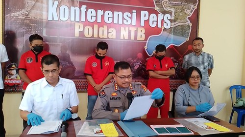 Tiga orang calo sindikat pengirim Calon Pekerja Migran Indonesia (CPMI) dibekuk oleh Tim Unit Tindak Pidana Perdagangan Orang (TPPO) Direktorat Reserse Kriminal Umum Polda Nusa Tenggara Barat.