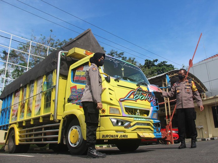 Truk Muatan 9 Ton Pupuk Bersubsidi akan Diselundupkan ke Mojokerto Diamankan