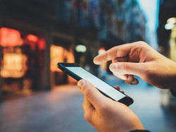 Misteri Suara Robot Saat Telepon ke Iran: Perang AI Dimulai?