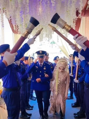 Video acara pernikahan viral di media sosial.